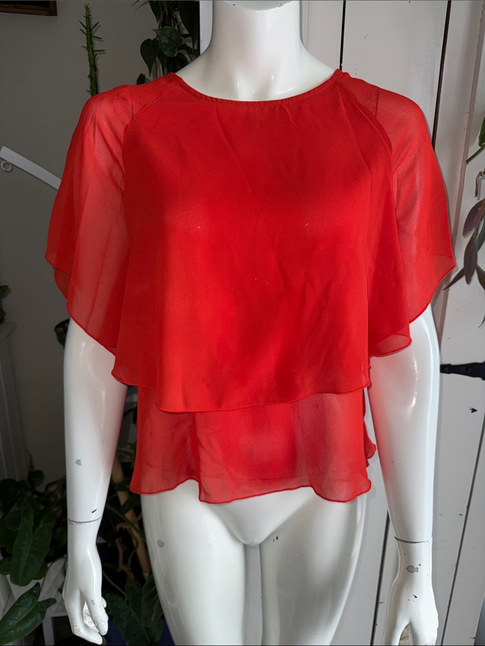 Suzy Shier Red Layered Chiffon Women's Top Lightweight sheer Flutter Sleeve NWOT